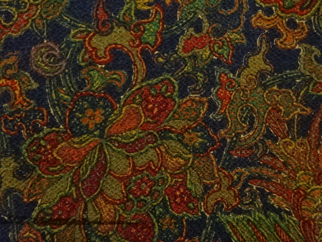  縮緬地　花鳥更紗模様　小紋着物